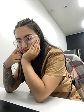 Snapshot of Emma_Giraldo chatting on October 2025 03:10:02 PM Emma Giraldo online show from October 2025 03:10:02 PM