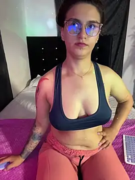 Snapshot of Emma_Giraldo chatting on June 2026 01:39:01 AM Emma Giraldo online show from June 2026 01:39:01 AM