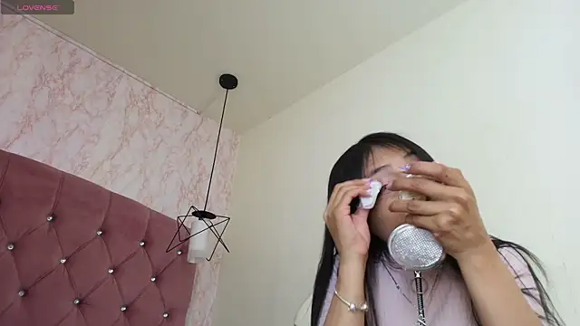 Raichell  online show from October 2025 04:05:02 AM