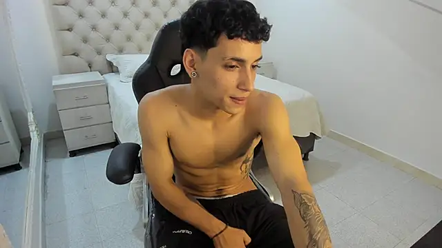 JhoanLeandro online show from November 2025 06:24:01 AM