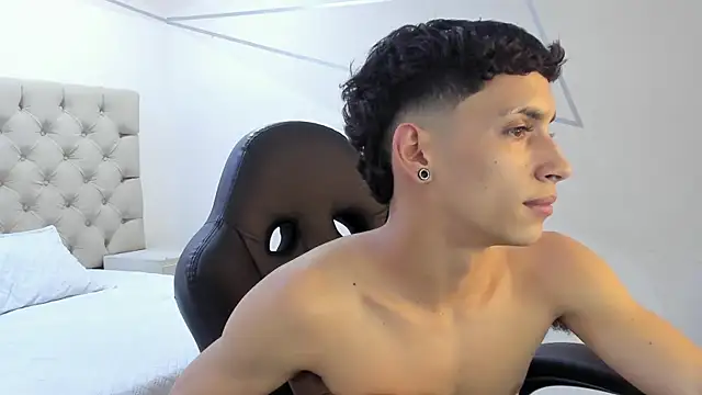 JhoanLeandro online show from January 2026 04:17:02 AM