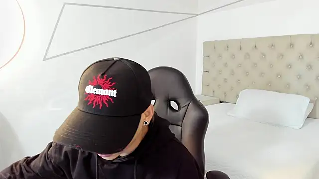 JhoanLeandro online show from February 2026 04:09:01 AM