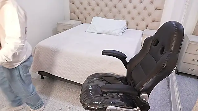 JhoanLeandro online show from March 2026 05:46:01 AM