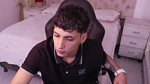 JhoanLeandro online show from March 2026 06:18:02 AM