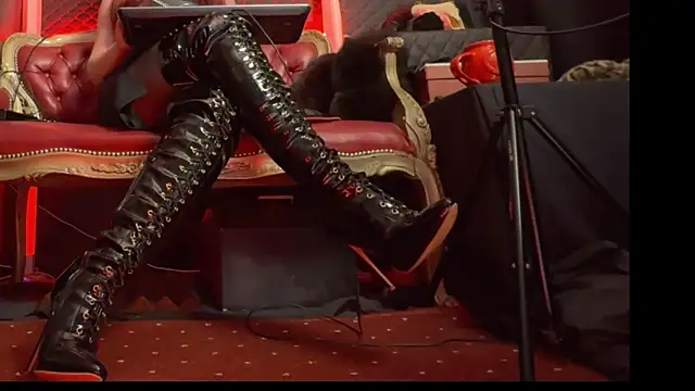 Snapshot of MistressesAliceAndRita chatting on April 2026 06:25:02 PM MistressesAliceAndRita online show from April 2026 06:25:02 PM