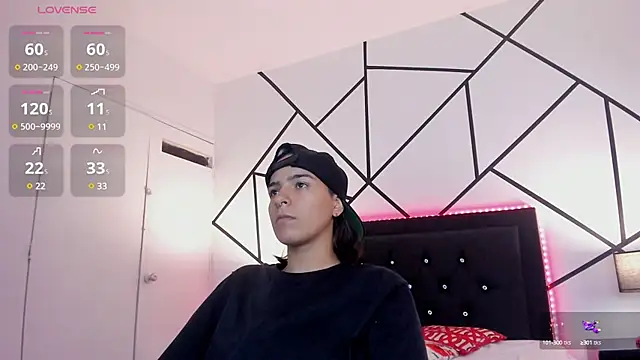 Liiam smith  online show from February 2025 11:53:01 AM