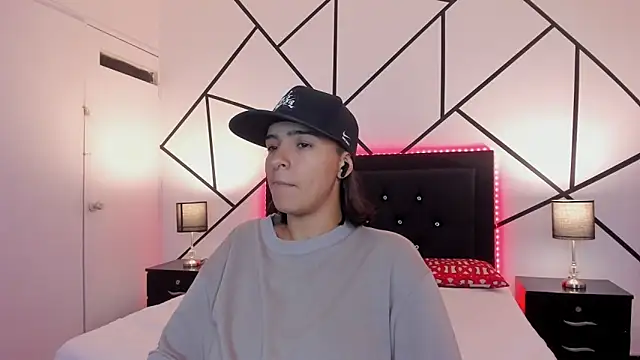 Liiam smith  online show from February 2025 12:00:01 PM