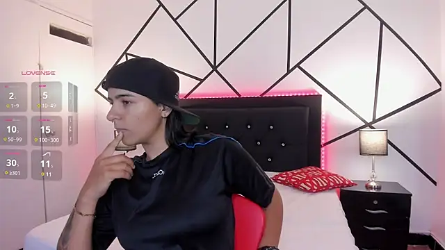 Liiam smith  online show from February 2025 12:06:01 PM