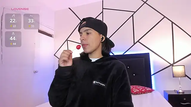 Liiam smith  online show from March 2025 03:49:02 PM