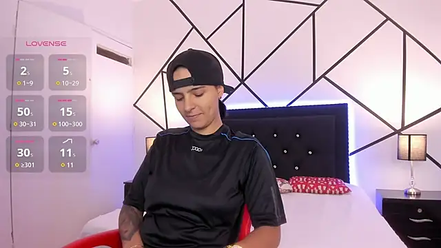 Liiam smith  online show from March 2025 01:02:01 PM