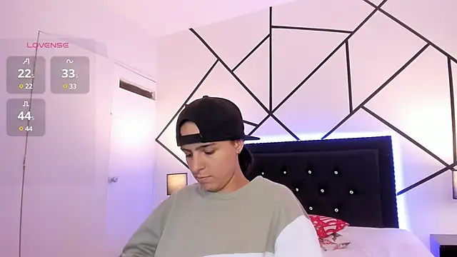 Liiam smith  online show from March 2025 04:30:01 PM