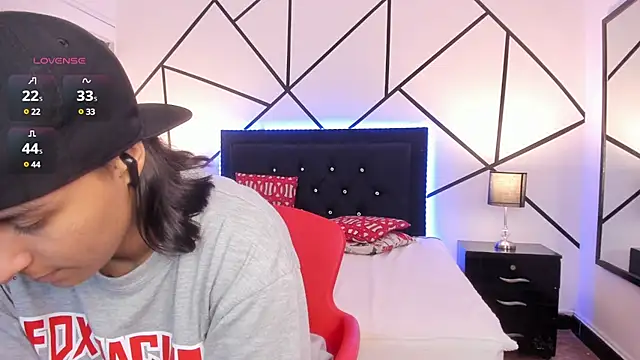 Liiam smith  online show from March 2025 03:53:02 PM