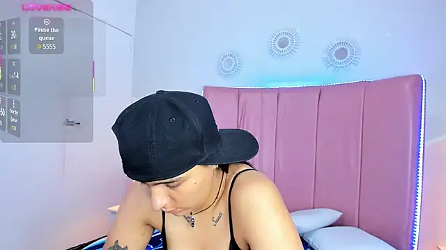 Liiam smith  online show from December 2025 02:01:01 PM