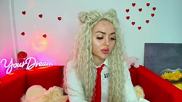 Snapshot of MissisCaty chatting on February 2025 10:44:02 PM MissisCaty online show from February 2025 10:44:02 PM