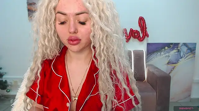 Snapshot of MissisCaty chatting on February 2025 03:27:01 AM MissisCaty online show from February 2025 03:27:01 AM