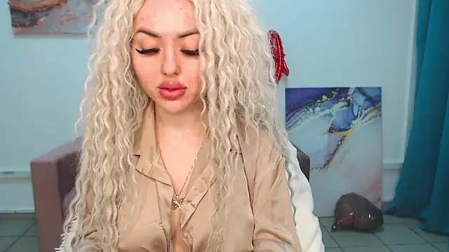 Snapshot of MissisCaty chatting on February 2025 07:49:01 PM MissisCaty online show from February 2025 07:49:01 PM