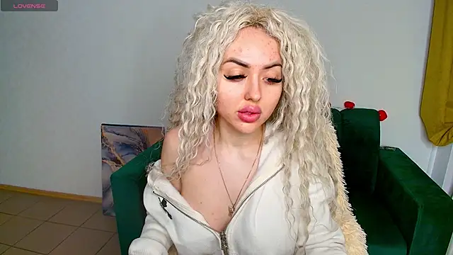 Snapshot of MissisCaty chatting on February 2025 07:48:02 PM MissisCaty online show from February 2025 07:48:02 PM