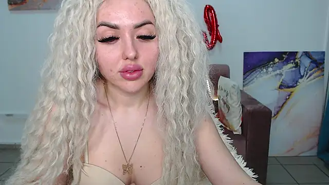 Snapshot of MissisCaty chatting on March 2025 03:42:02 PM MissisCaty online show from March 2025 03:42:02 PM