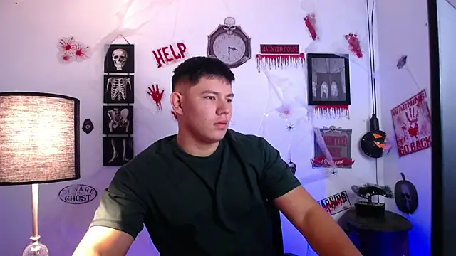 JamesCr  online show from October 2025 11:11:02 AM