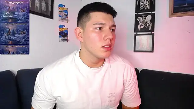 JamesCr  online show from December 2025 12:07:02 AM