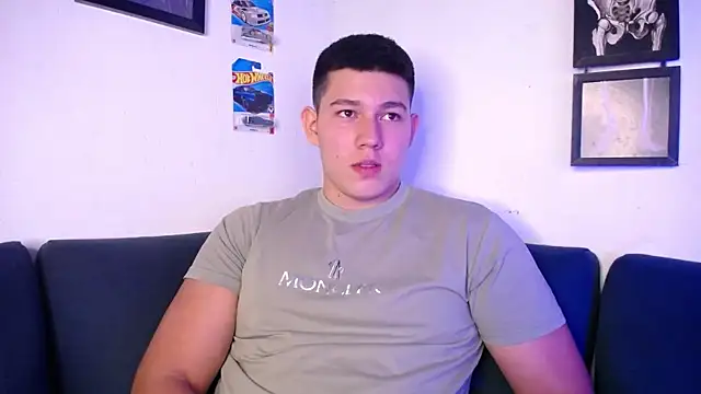 JamesCr  online show from December 2025 12:19:02 AM