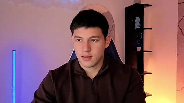 Snapshot of JamesCr_ chatting on May 2026 12:11:02 PM JamesCr online show from May 2026 12:11:02 PM