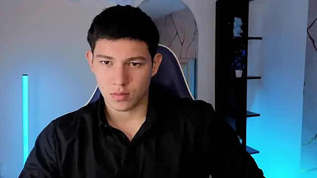Snapshot of JamesCr_ chatting on May 2026 12:23:01 PM JamesCr online show from May 2026 12:23:01 PM