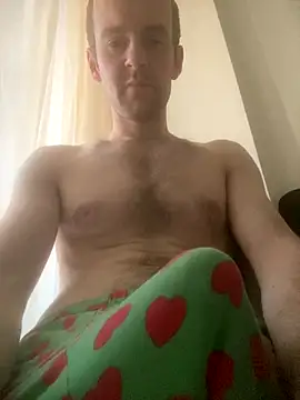 LynnAhNight online show from October 2025 04:10:01 AM