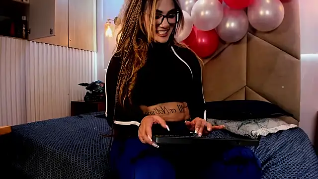 AzunaStar online show from February 2026 11:45:02 PM