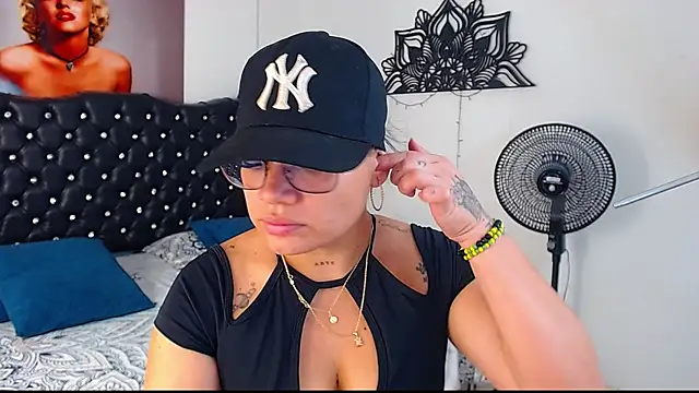 Taliana36 online show from November 2025 01:33:02 PM