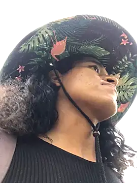 alexiaross96 online show from November 2025 04:00:01 PM