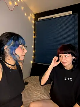 Snapshot of mavimist__ chatting on October 2025 01:37:02 AM mavimist online show from October 2025 01:37:02 AM