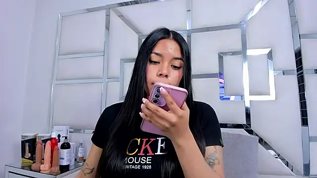 ZoeWan69 online show from November 2025 11:21:02 AM