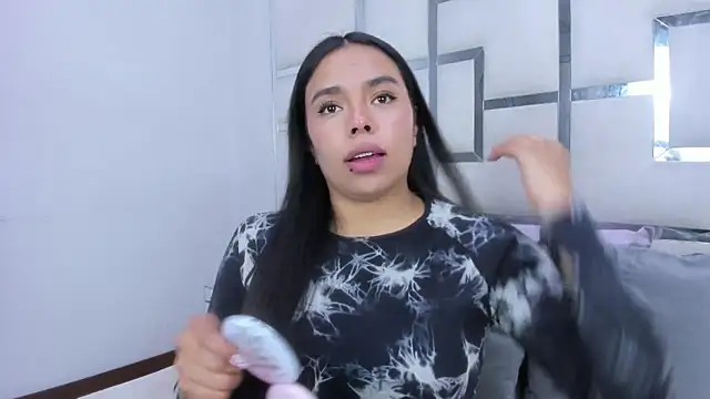 ZoeWan69 online show from April 2026 01:17:02 PM