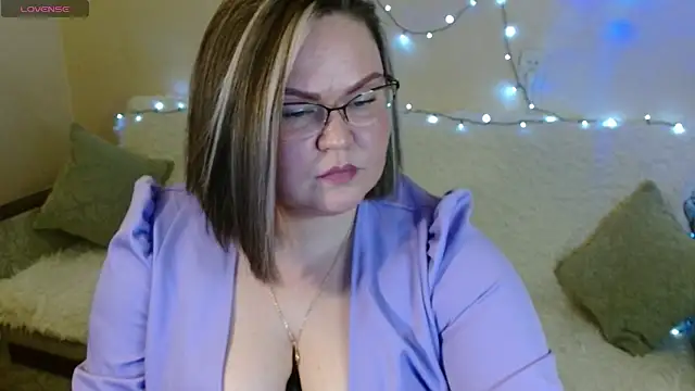 Vivien  wet online show from February 2025 03:27:02 PM