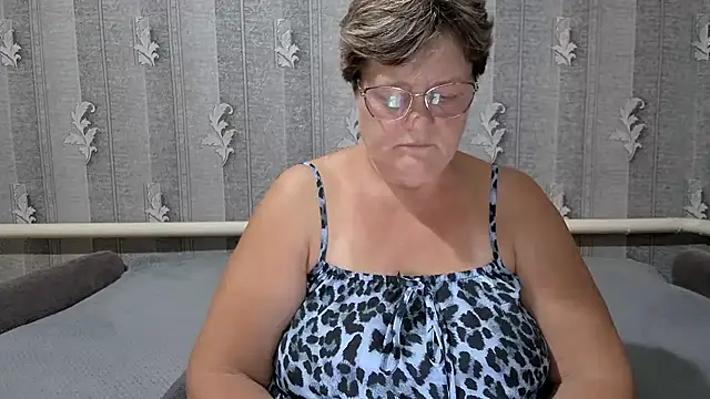 Snapshot of ElzaJewel chatting on July 2026 11:01:02 AM ElzaJewel online show from July 2026 11:01:02 AM