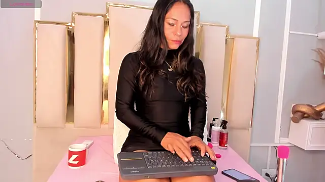 Snapshot of emmysandoval chatting on June 2026 12:51:01 PM emmysandoval online show from June 2026 12:51:01 PM