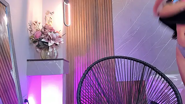 ariana jhonson1 online show from March 2025 12:47:01 PM