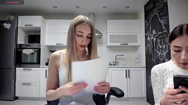 lisenok online show from May 2026 06:27:02 PM