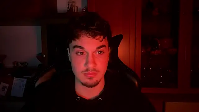 Snapshot of NaplesGuy04 chatting on February 2025 10:58:01 PM NaplesGuy04 online show from February 2025 10:58:01 PM