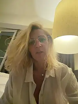 Snapshot of SweetAnia_ chatting on July 2026 08:44:02 PM SweetAnia online show from July 2026 08:44:02 PM
