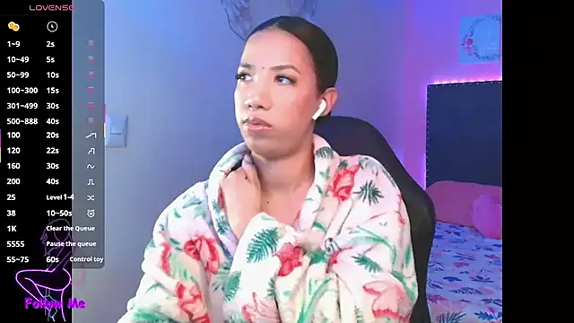 SallyWhitee online show from September 2025 03:52:01 AM