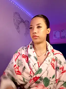 SallyWhitee online show from May 2026 05:12:01 AM