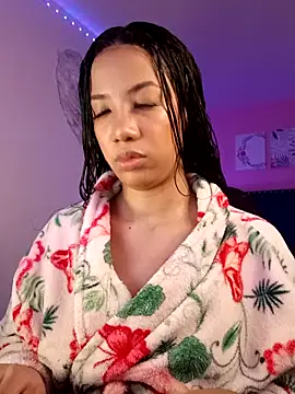 SallyWhitee online show from May 2026 05:01:02 AM