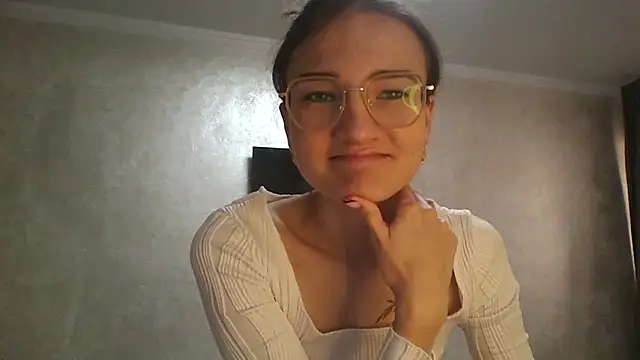 Snapshot of RoyalDessertt chatting on October 2025 05:30:02 AM RoyalDessertt online show from October 2025 05:30:02 AM