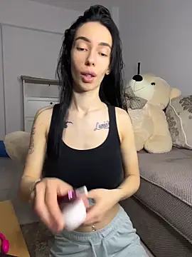 Celine Roxelle online show from April 2026 09:16:02 PM