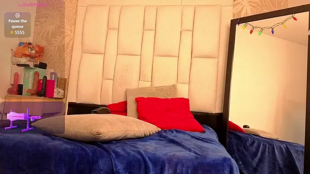 dafnnelewis online show from December 2025 11:16:02 AM