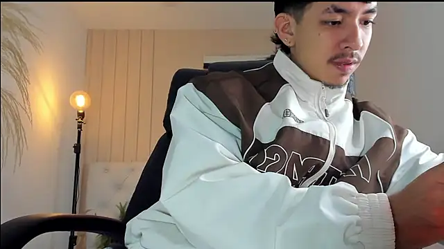 ISAAC CRYSTON online show from November 2025 08:33:02 PM