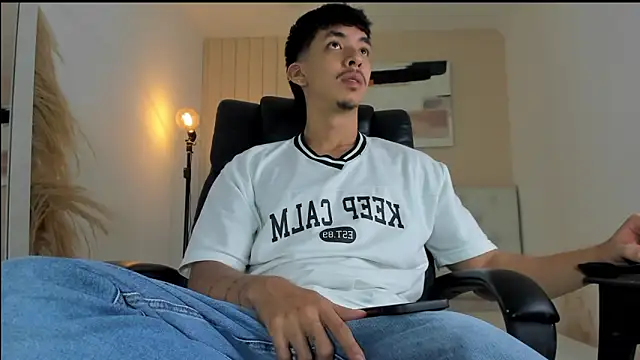 ISAAC CRYSTON online show from December 2025 08:47:01 PM