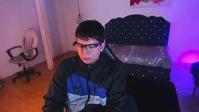 Golden-Boyy online show from September 2025 03:17:02 AM